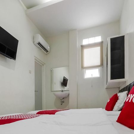 Super Oyo 3838 Tamansari Guest House Surakarta  Exterior photo