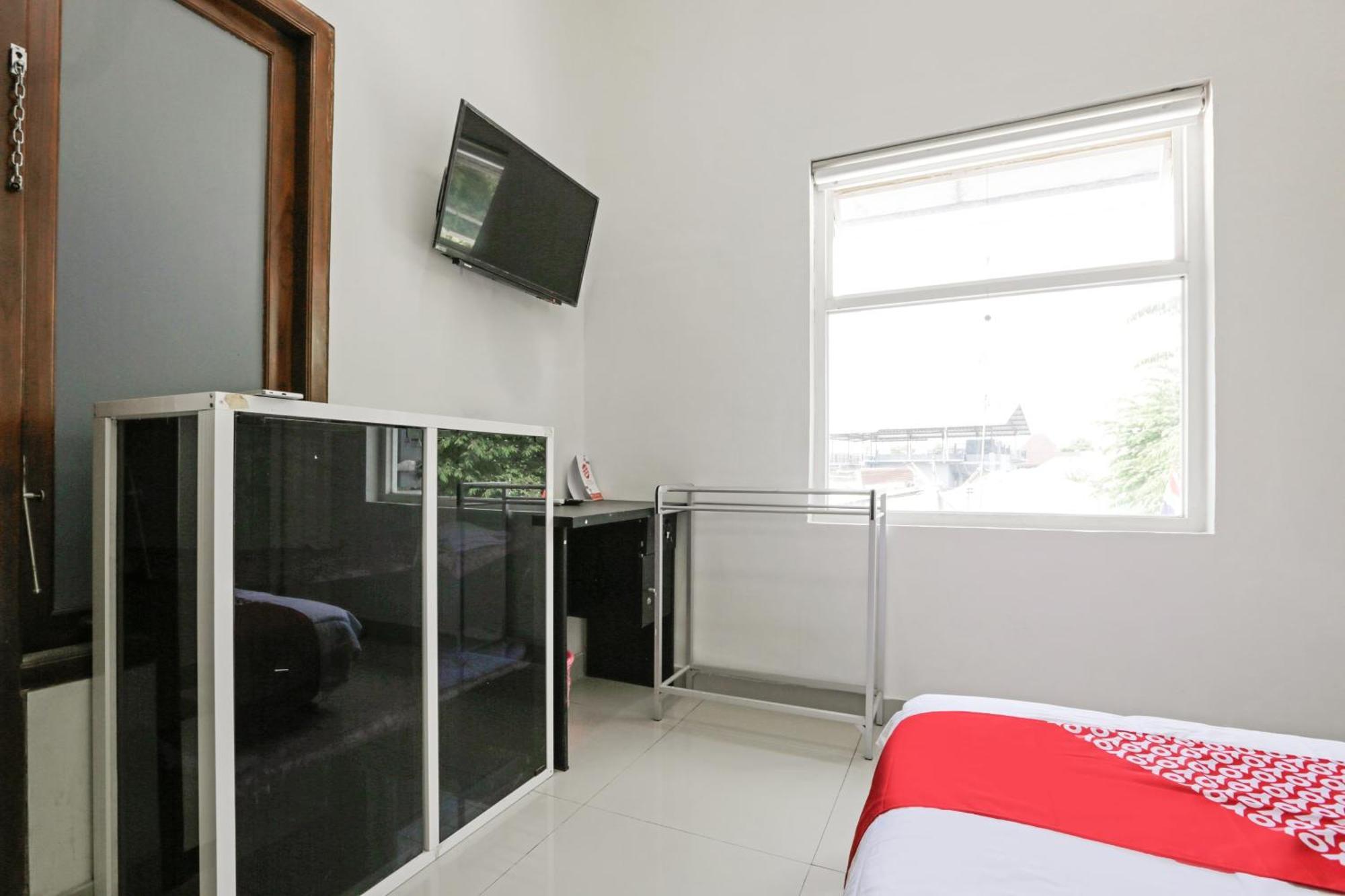 Super Oyo 3838 Tamansari Guest House Surakarta  Exterior photo