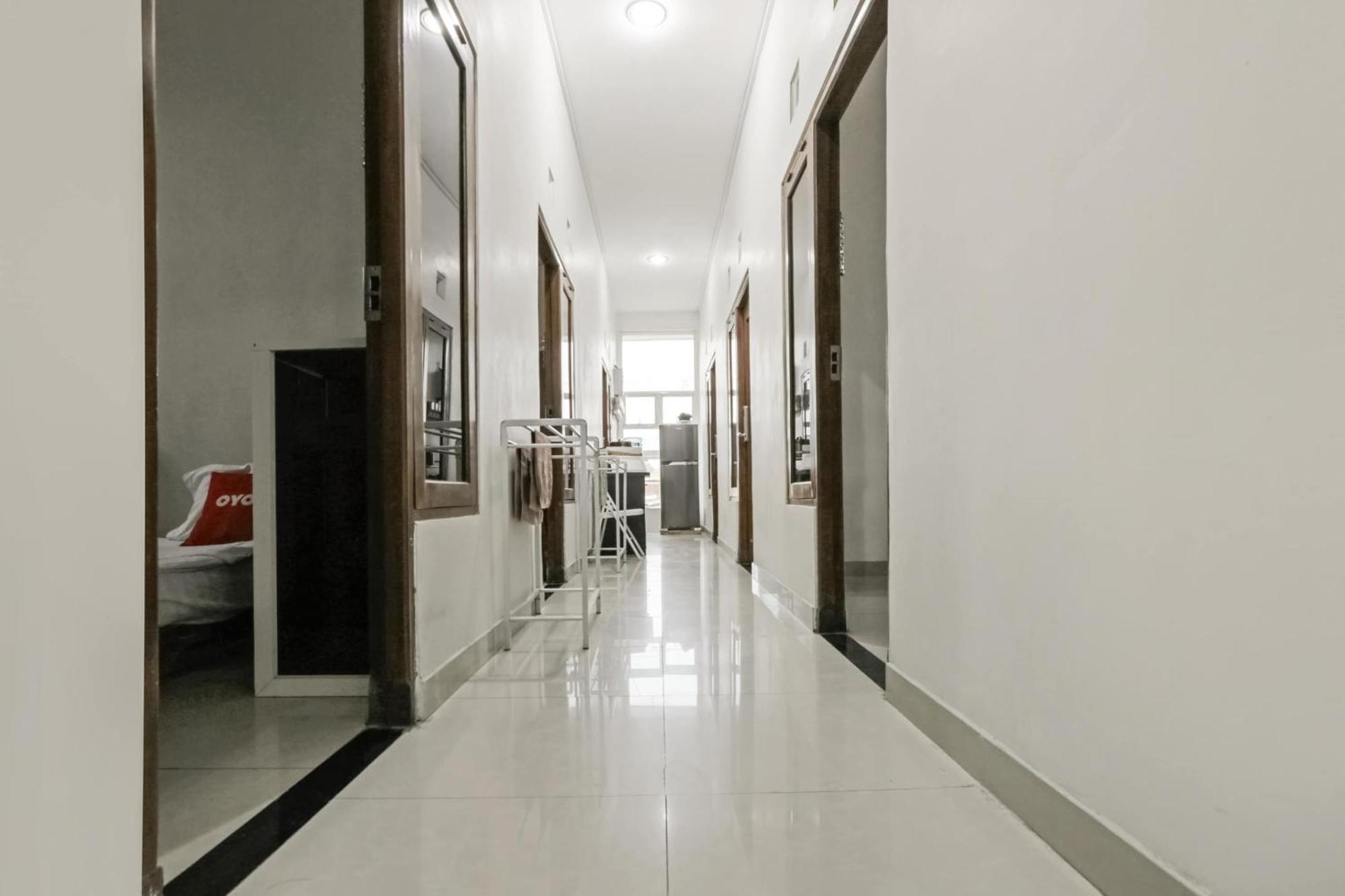 Super Oyo 3838 Tamansari Guest House Surakarta  Exterior photo