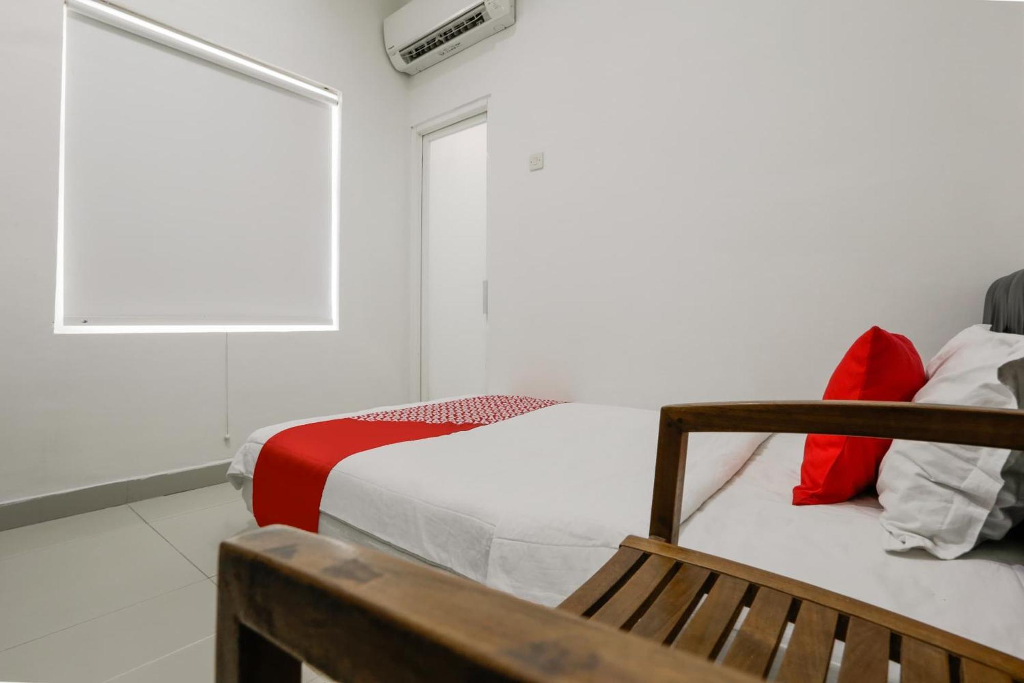 Super Oyo 3838 Tamansari Guest House Surakarta  Exterior photo