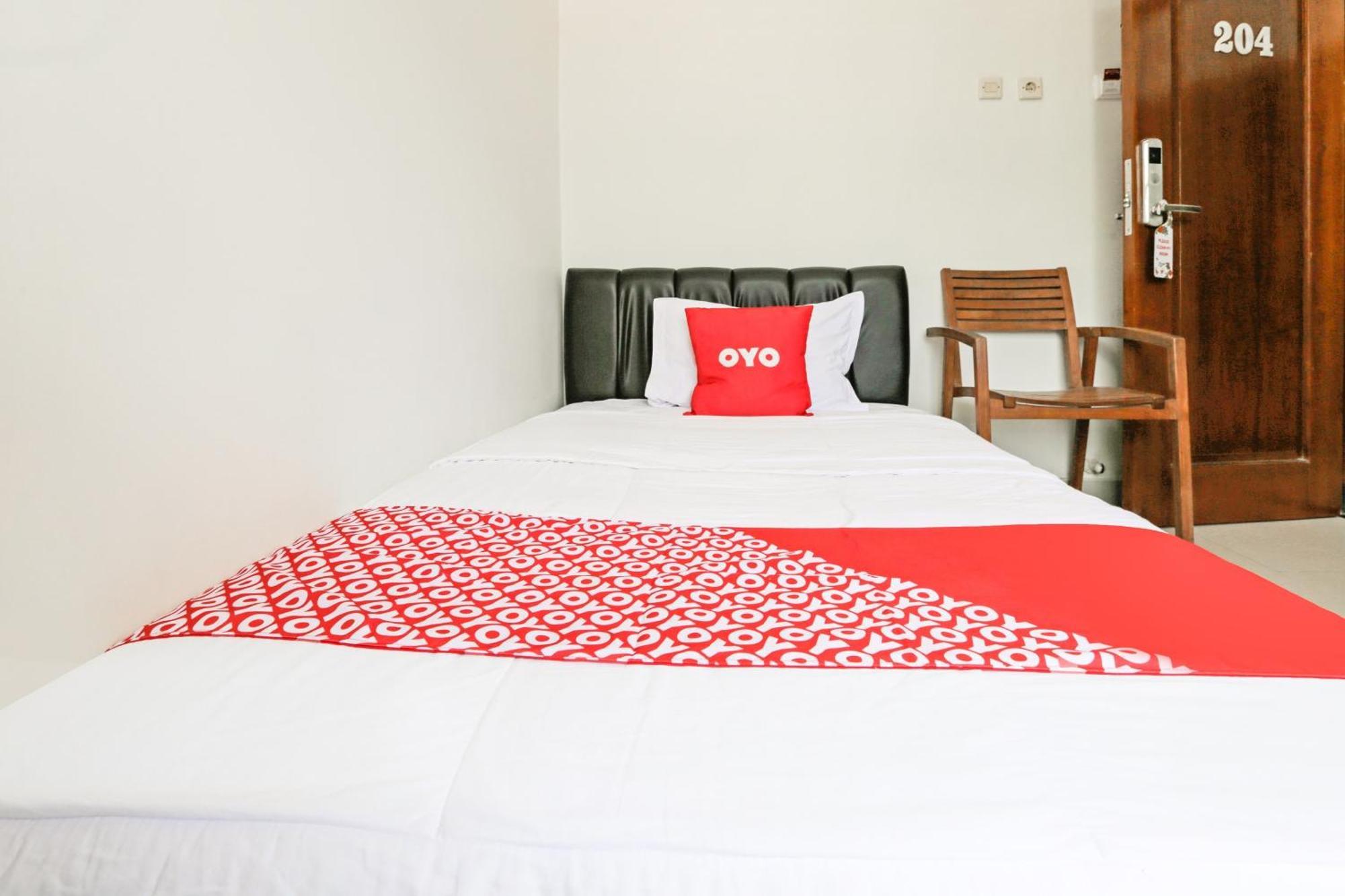 Super Oyo 3838 Tamansari Guest House Surakarta  Exterior photo